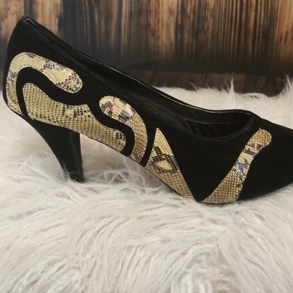 {vintage} Black velvet heels/snake ornamentation - Picture 2 of 8